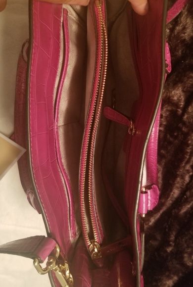 ●SOLD●Michael Kors Dillon Croc Large Leather Handbag - Picture 6 of 8